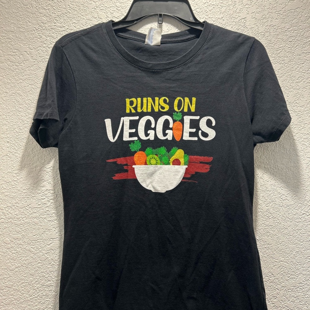 Runs on Veggies Cotton Tee sz: m